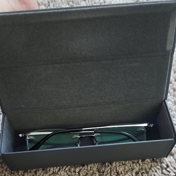 BMW Silver and Green Rimless Glasses - Picture 5 of 5